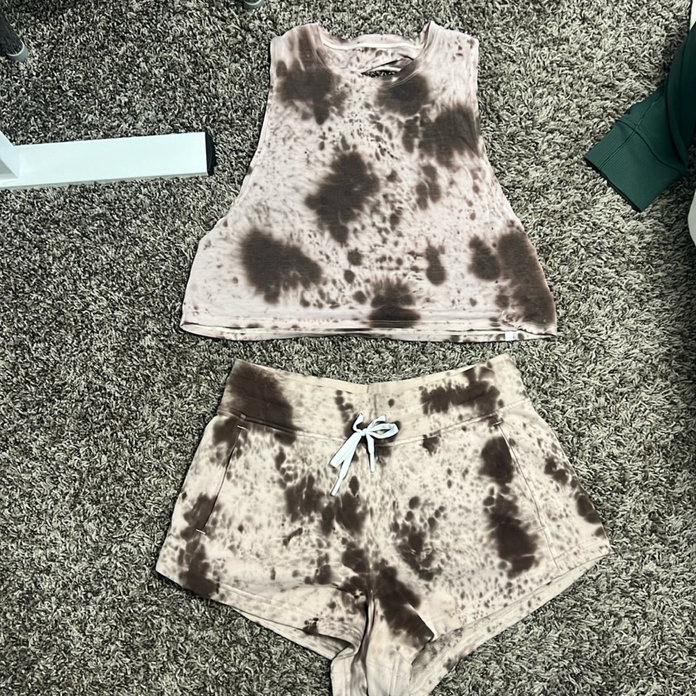 Lululemon tie dye set